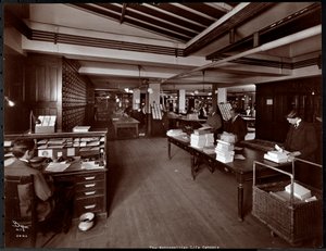 Hombres trabajando en lo que parece ser una sala de clasificación en la Metropolitan Life Insurance Co. en la calle 23 y la avenida Madison, Nueva York, 1907